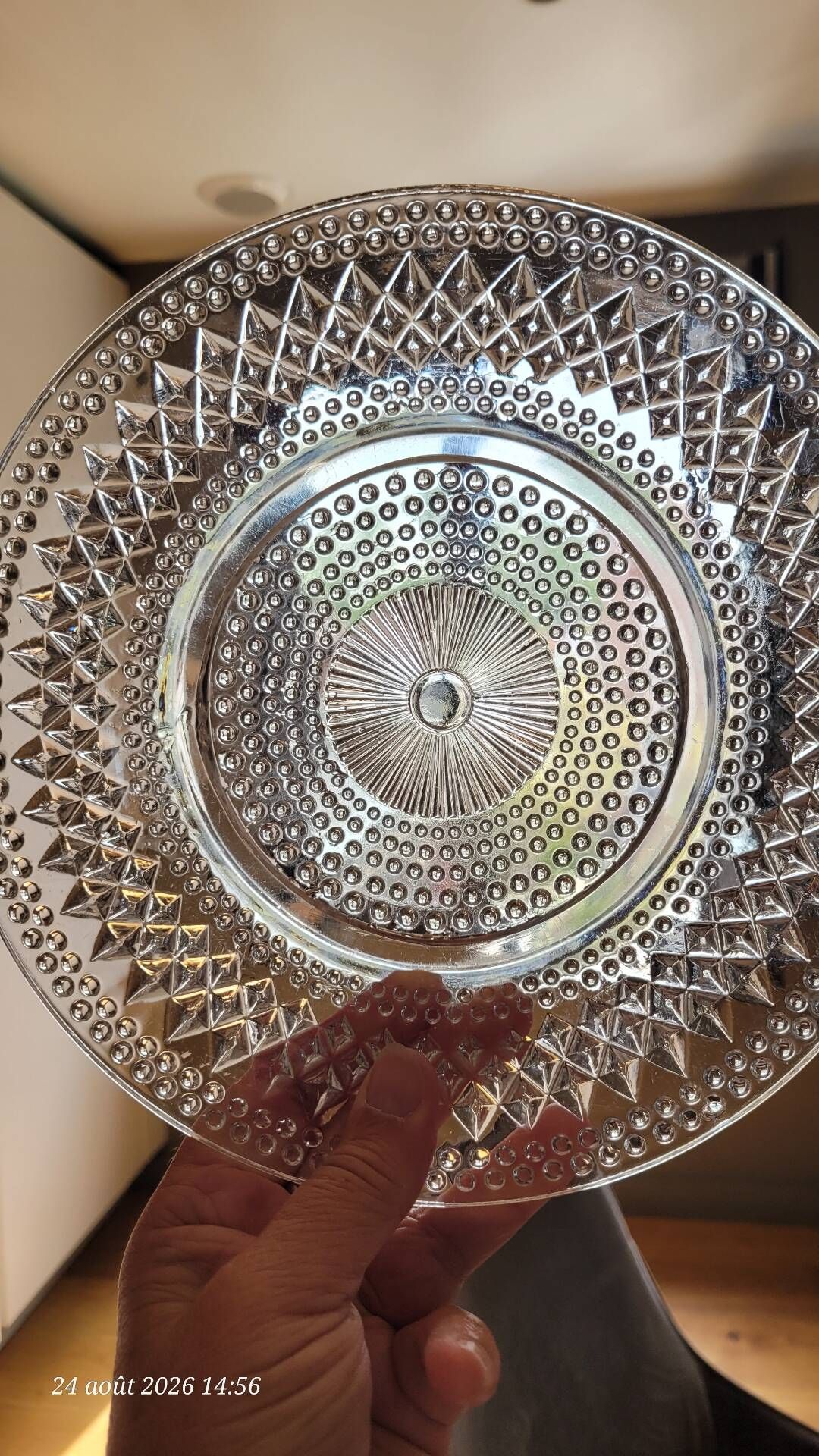 5 assiettes à dessert en verre épais ciselé transparent