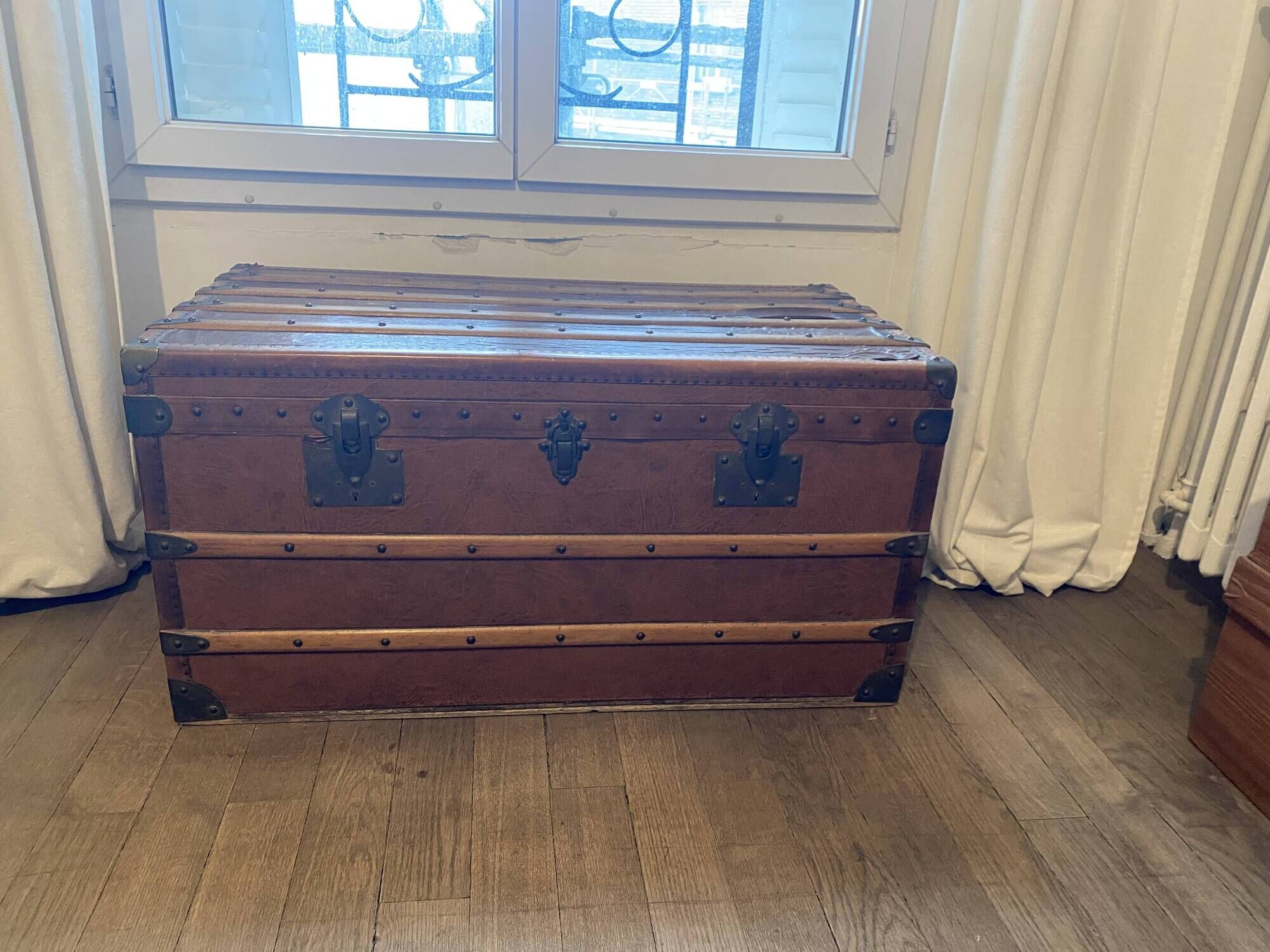 Antique travel trunk – wood and riveted fittings (period patina)