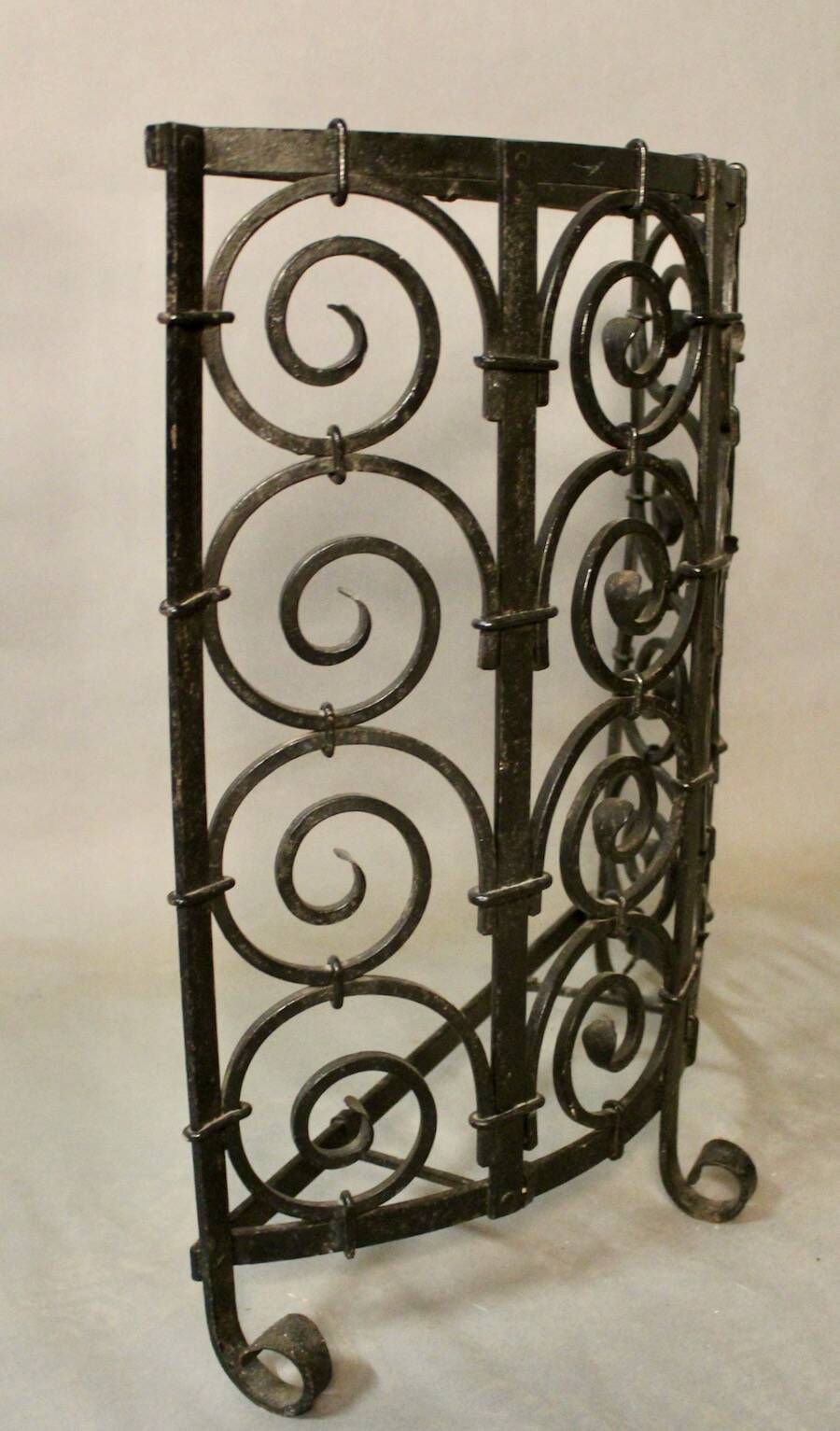 Grille de cheminée en fer forgé