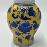 Vase chinois jaune à motifs bleus , 19ème siècle