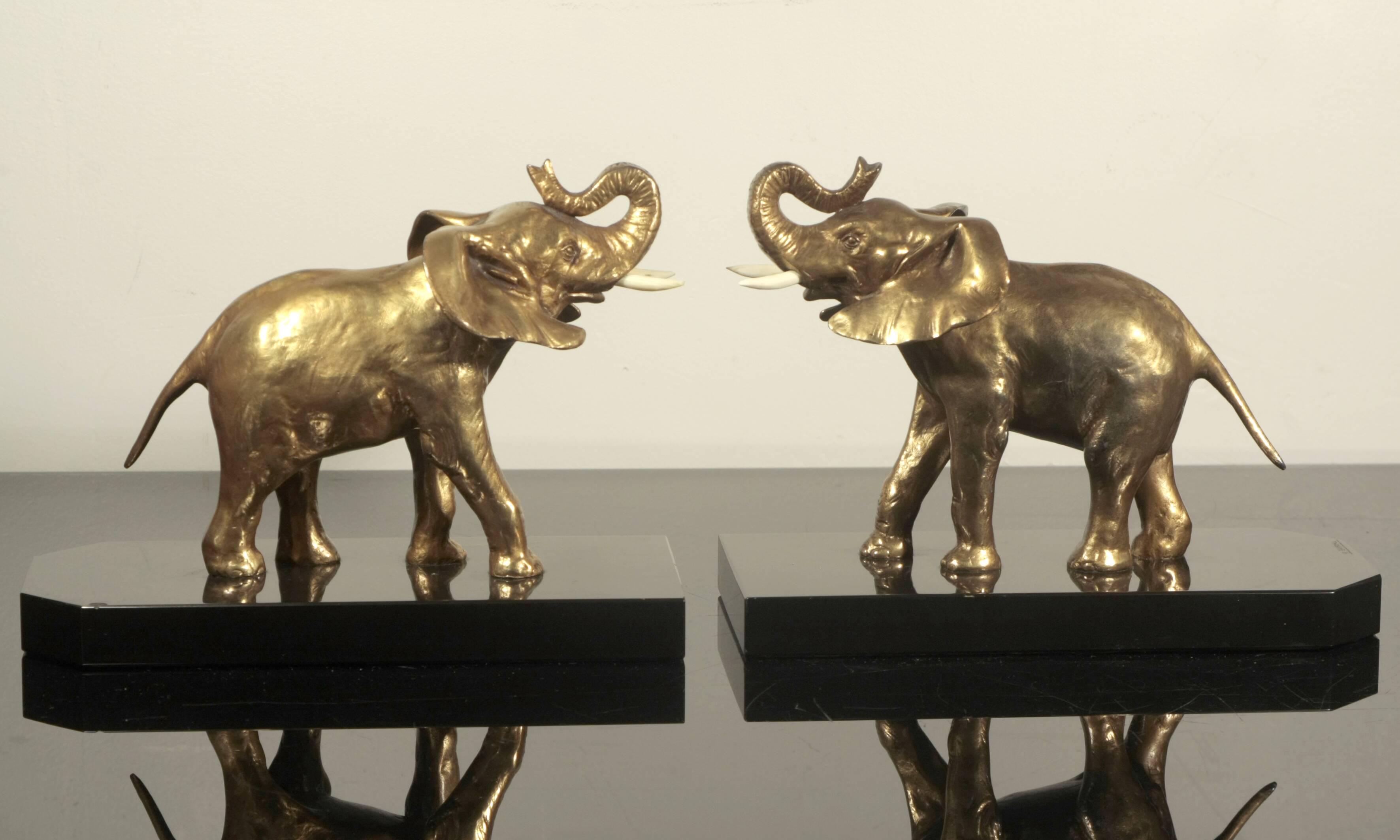 Elephant bookend "r garreau"