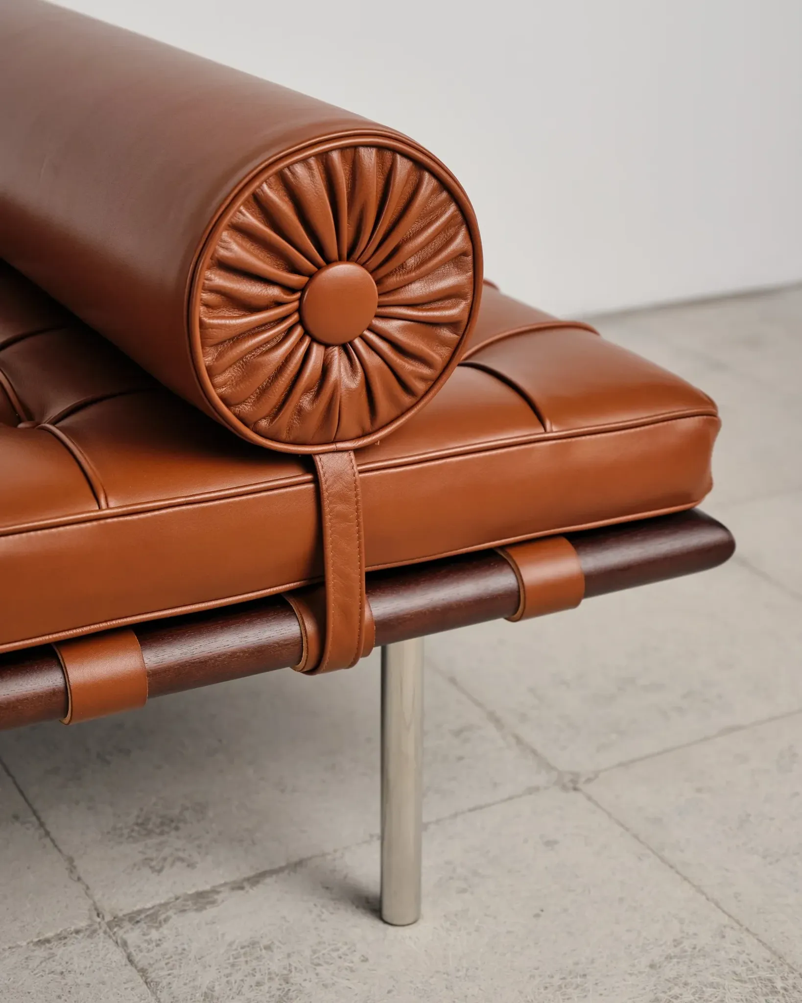 Meridian Barcelona in leather by Mies van der Rohe, Knoll International