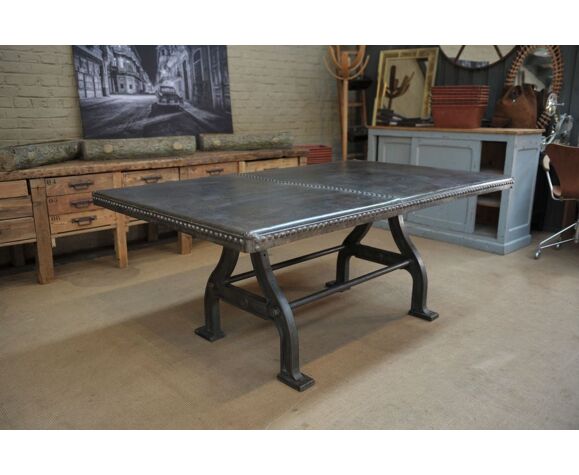 Industrial Dining Table In Riveted Steel 1900 Selency Industrial Dining Table In Riveted, How Many Chairs Fit Around A 32 Round Table Tennis