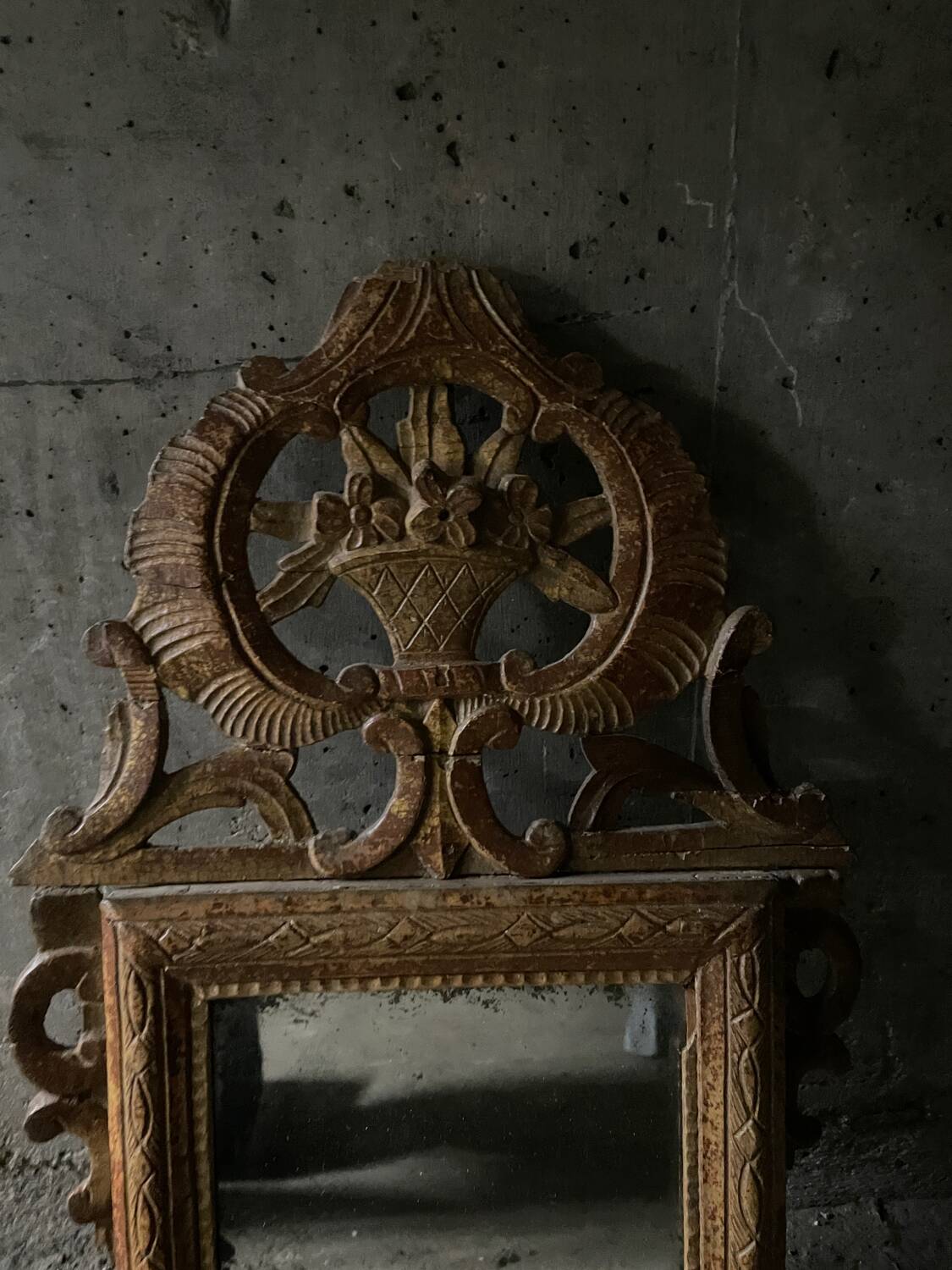 Folk art, Louis XVI style gilded mirror, 18th century
