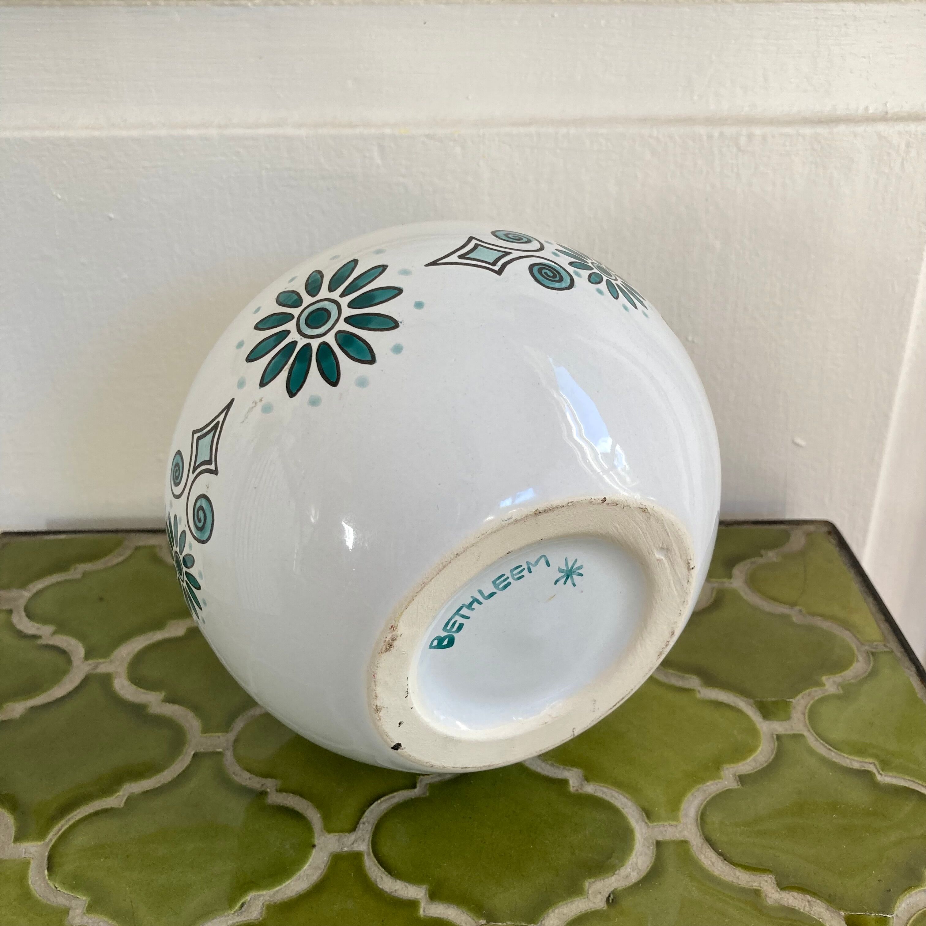 Vase boule pique fleurs