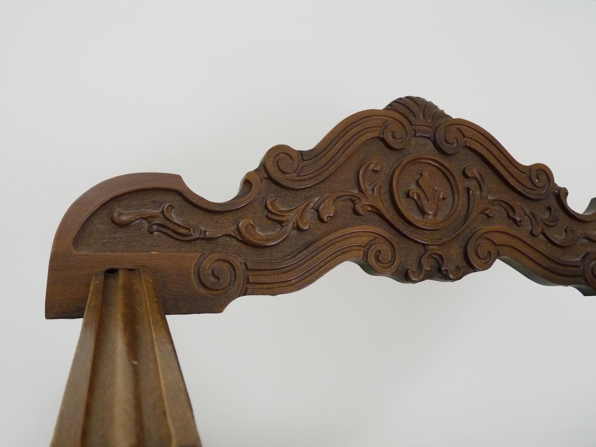 Chaise Savonarola vintage en noyer, Italie, 1970s