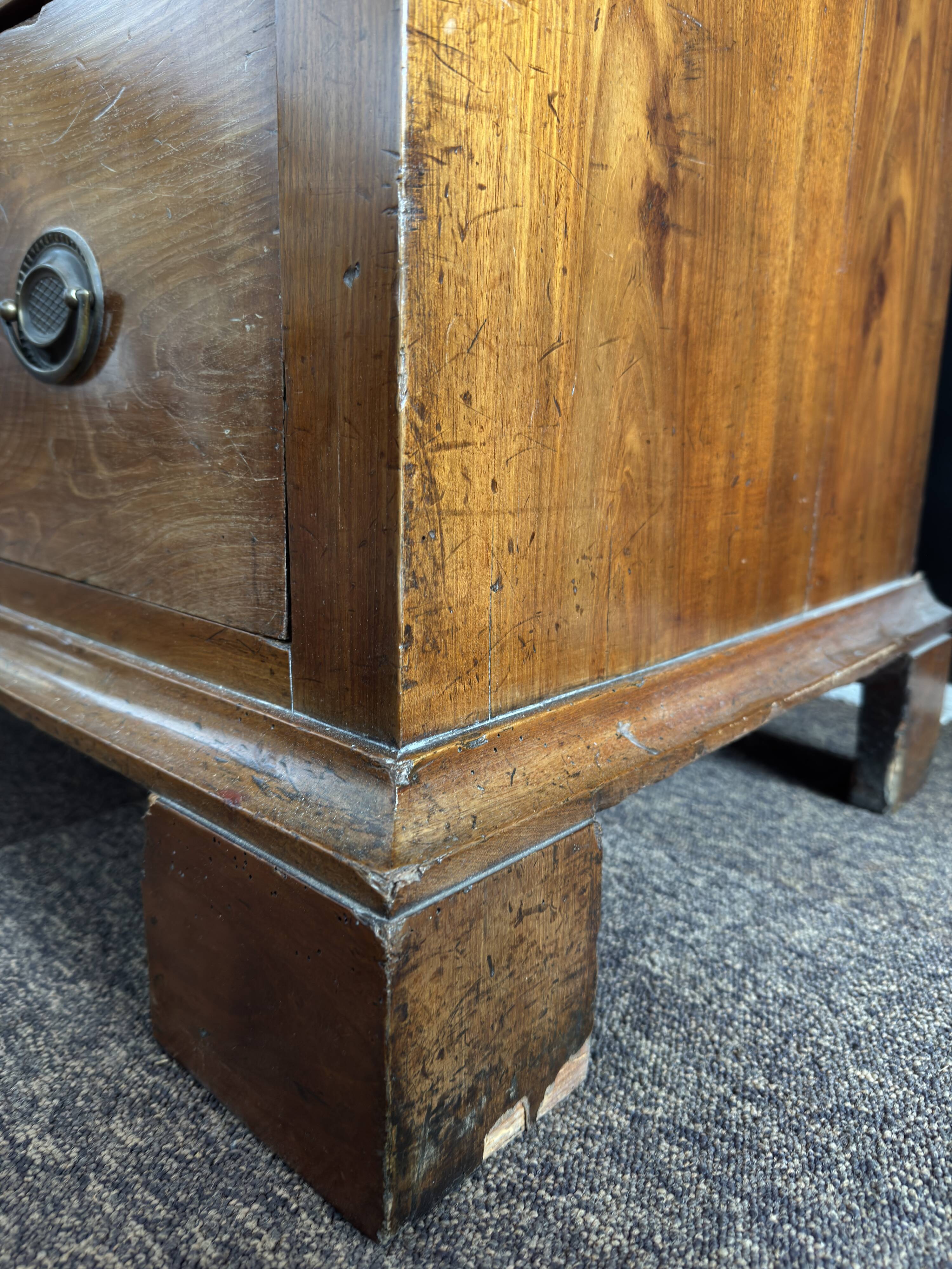 Chiffonnier en Placage de Noyer Style Restauration