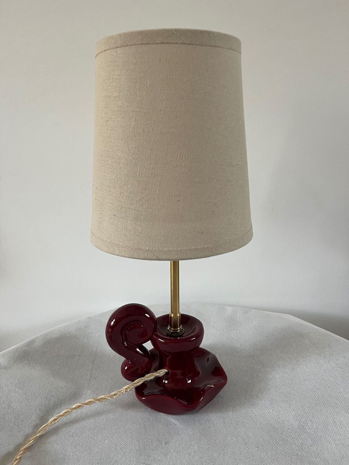 Burgundy porcelain lamp