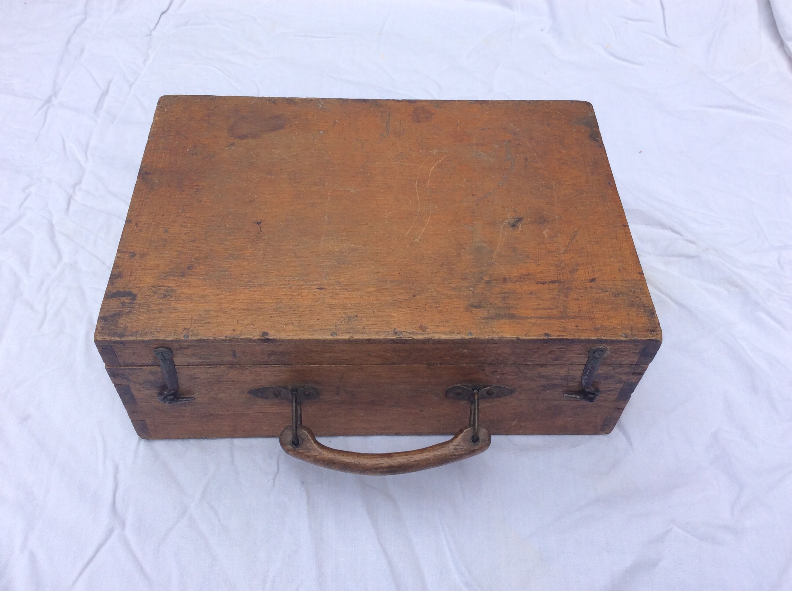 Wooden storage case 1920