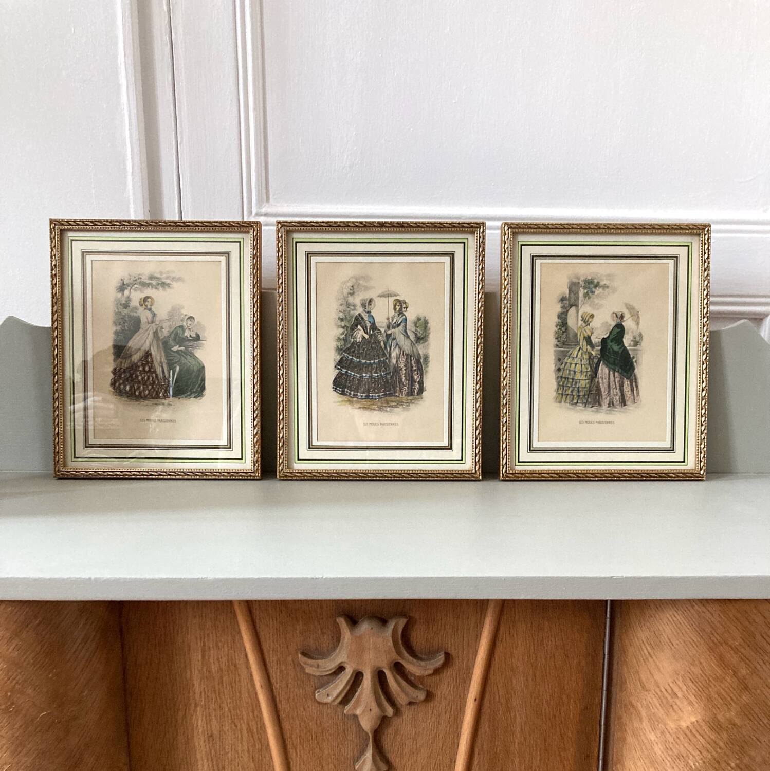 3 fashion engraving paintings