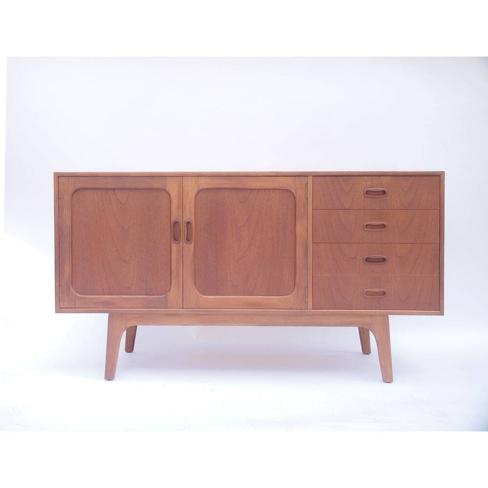 Scandinavian row vintage feet compass