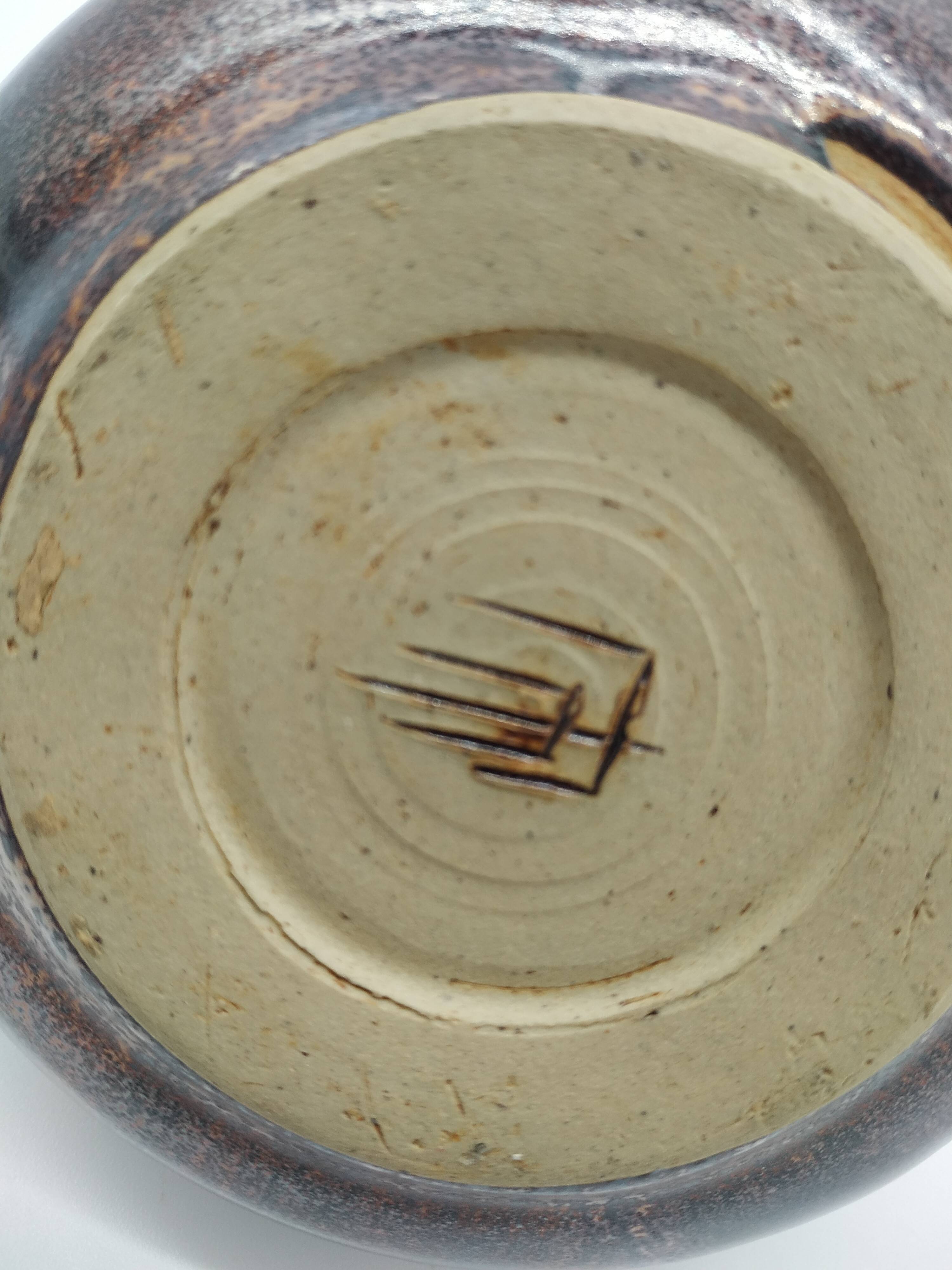 Copper vase with metallic reflections