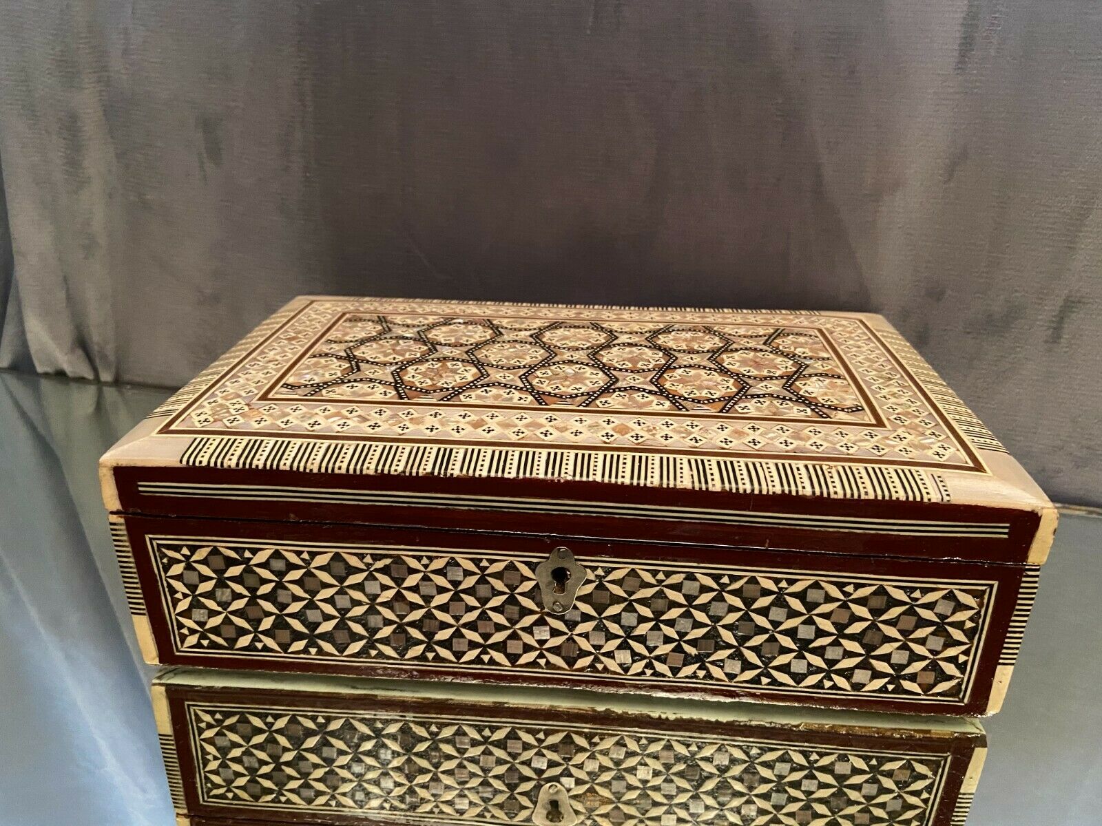 Large Syrian box with geometric decoration encrusted with mother-of-pearl