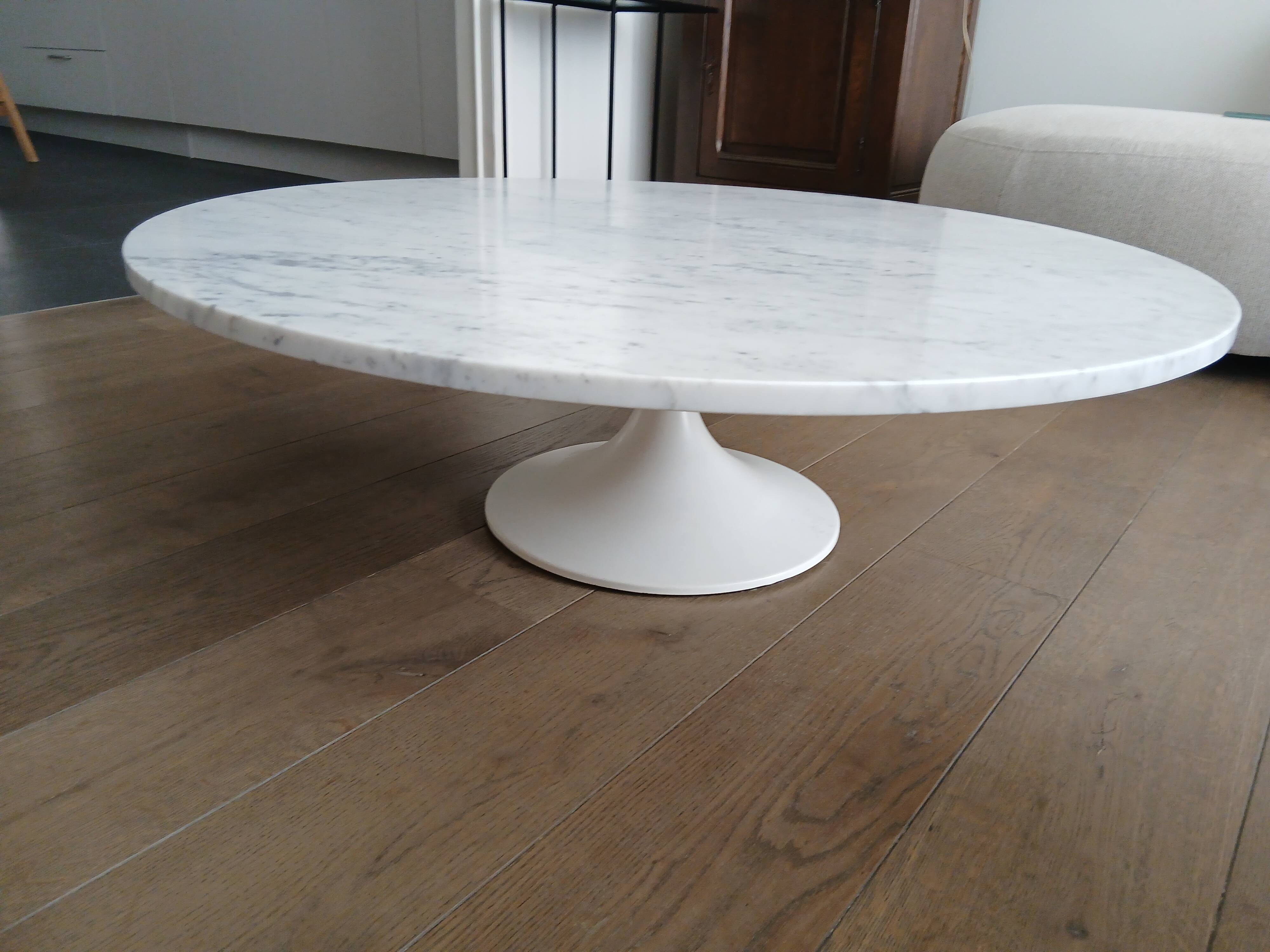 Round marble coffee table with tulip base.