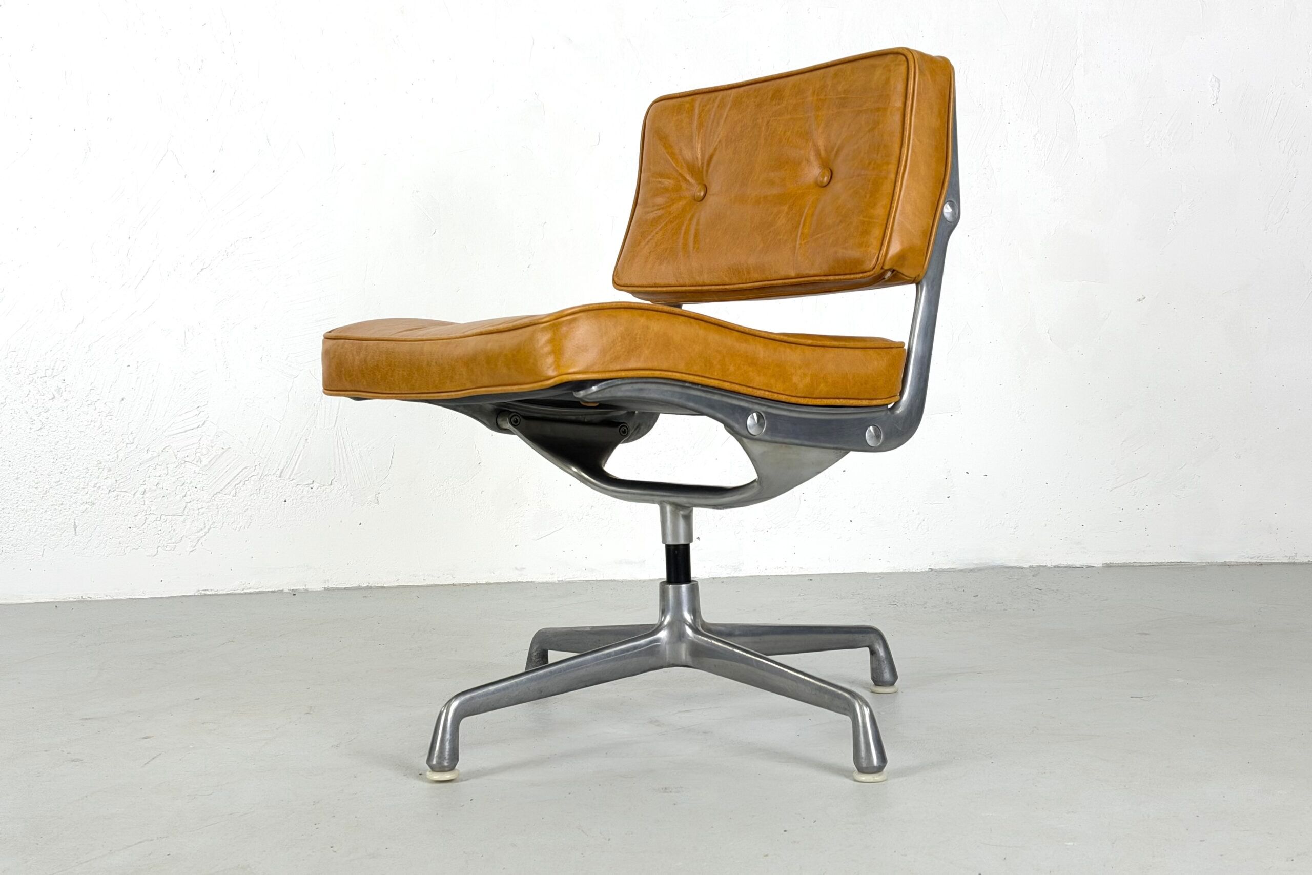 ES101 office chair / Intermediate by Charles & Ray Eames for Herman Miller – 1968