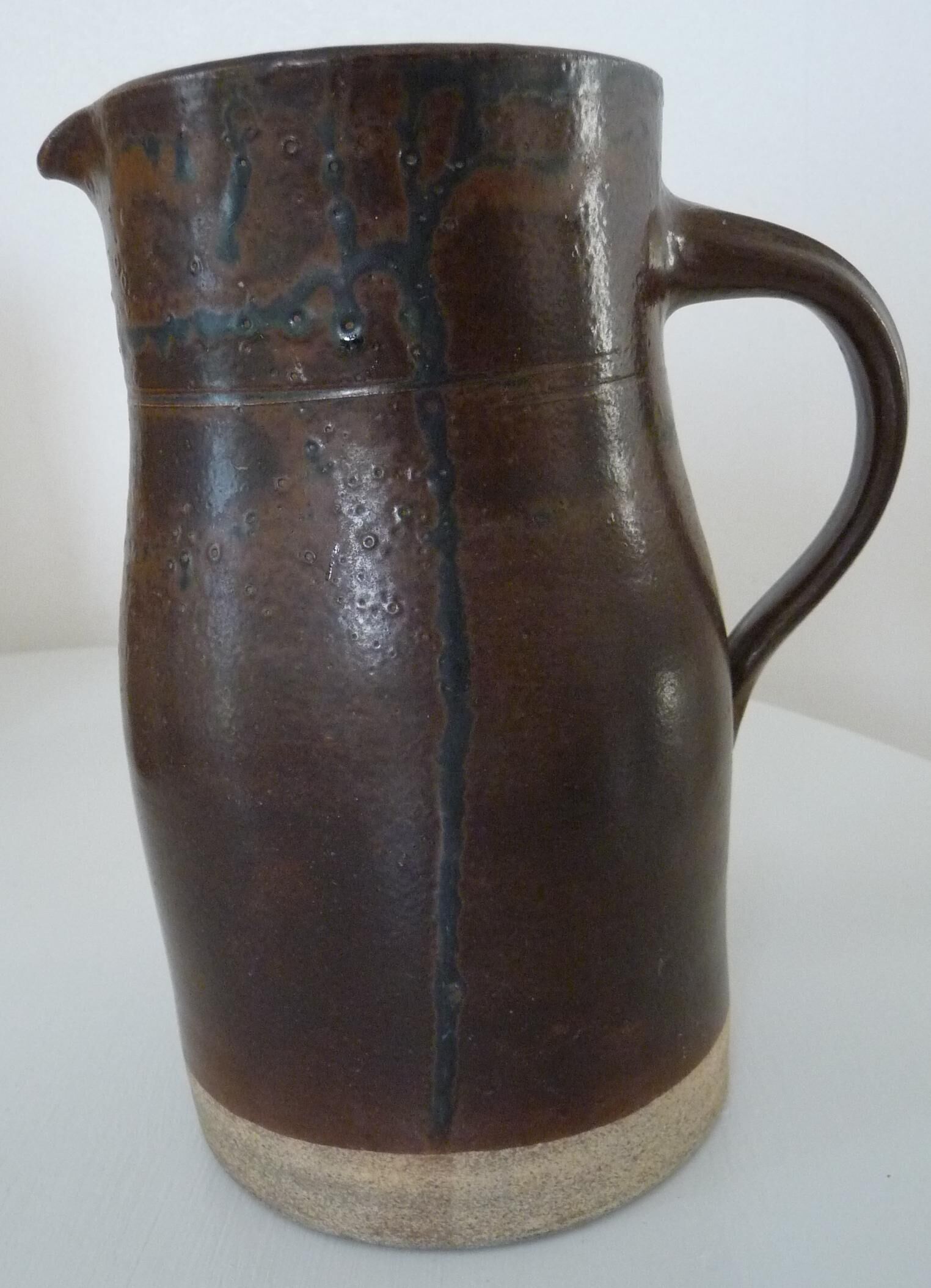 Pitcher-shaped in dark brown sandstone