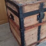 Grande malle en bois bombée