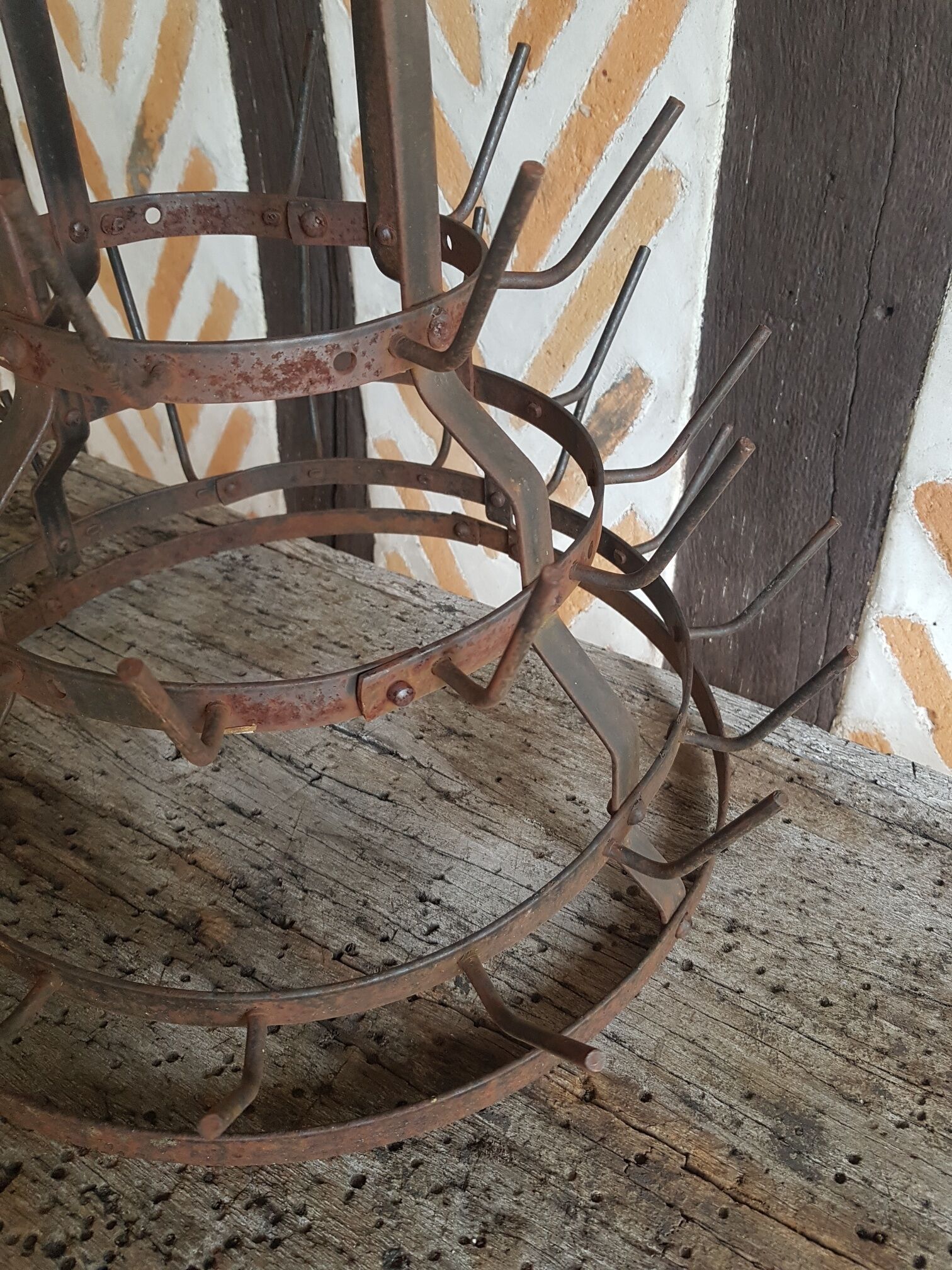 If hedgehog carries metal bottles