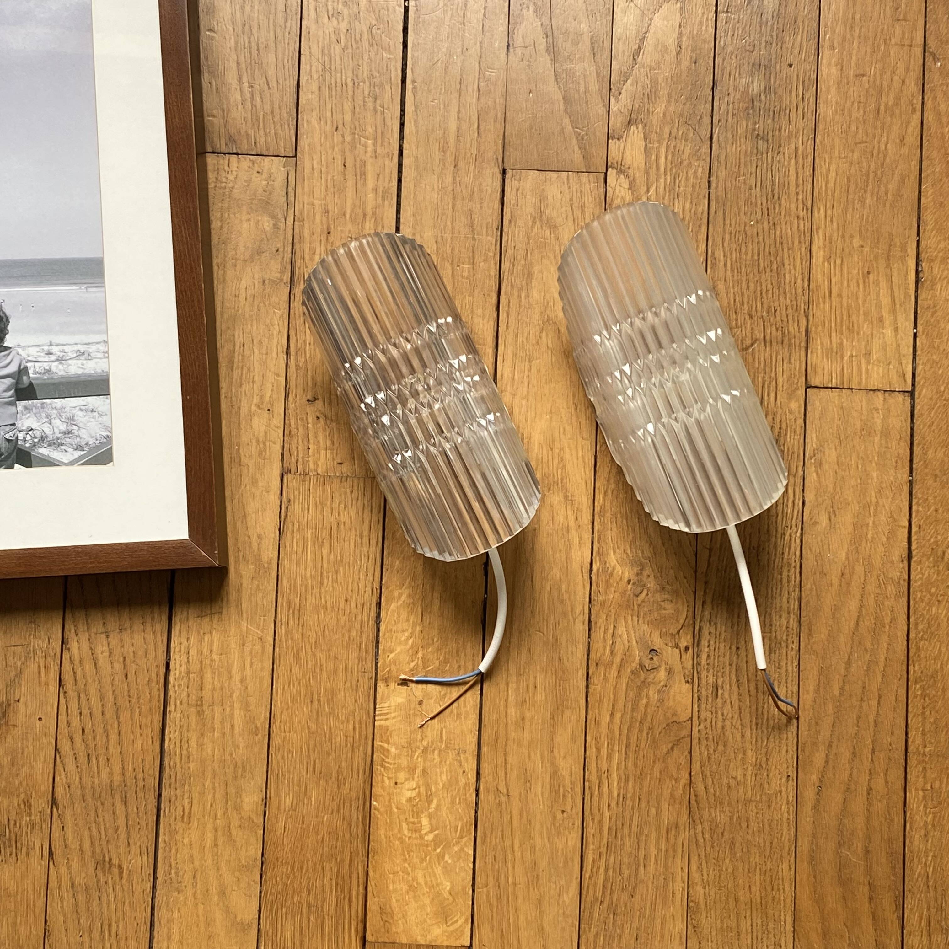 Pair of wall sconces in plexiglass