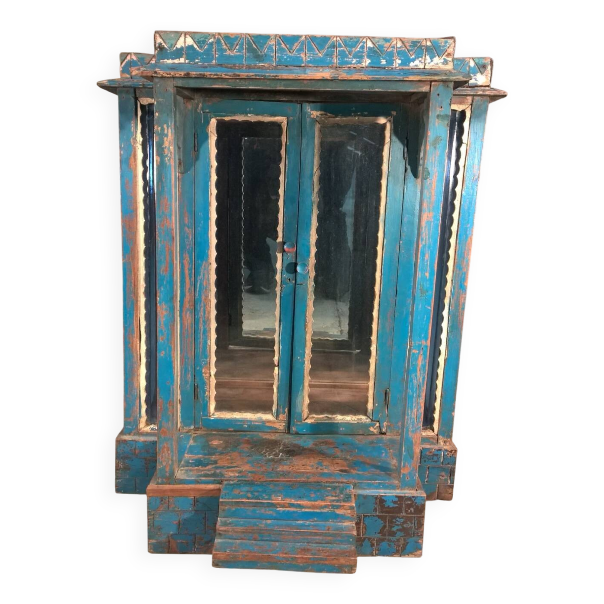 Vintage Art Deco display cabinet in teak.