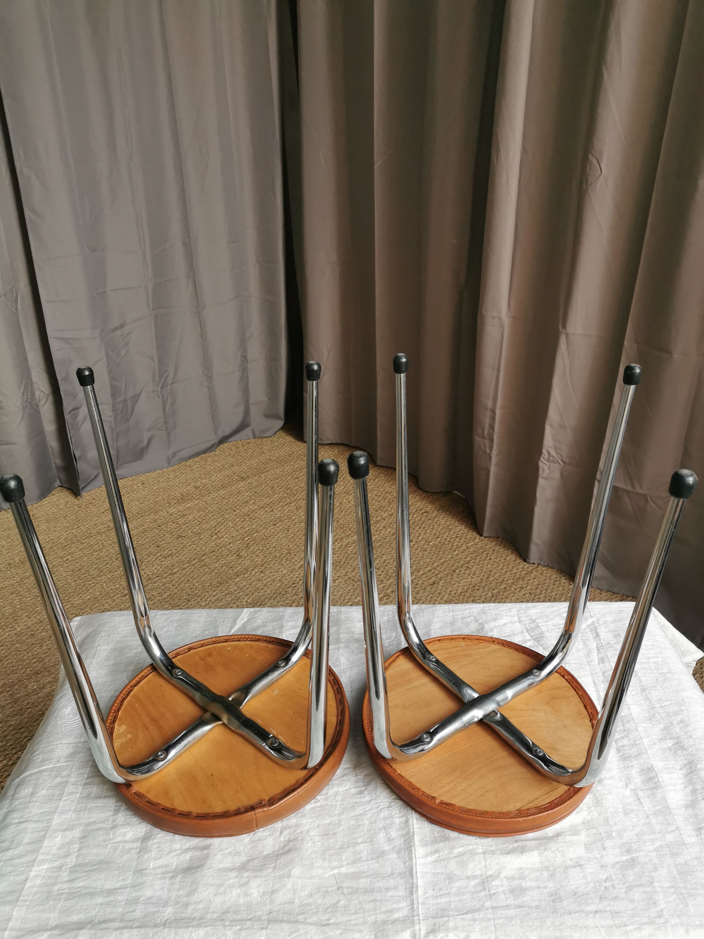 Pair of vintage stools "spindle feet"