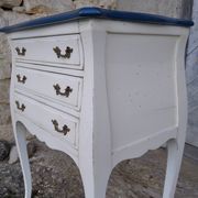 Louis XV three-drawer chest of drawers with white and blue patina