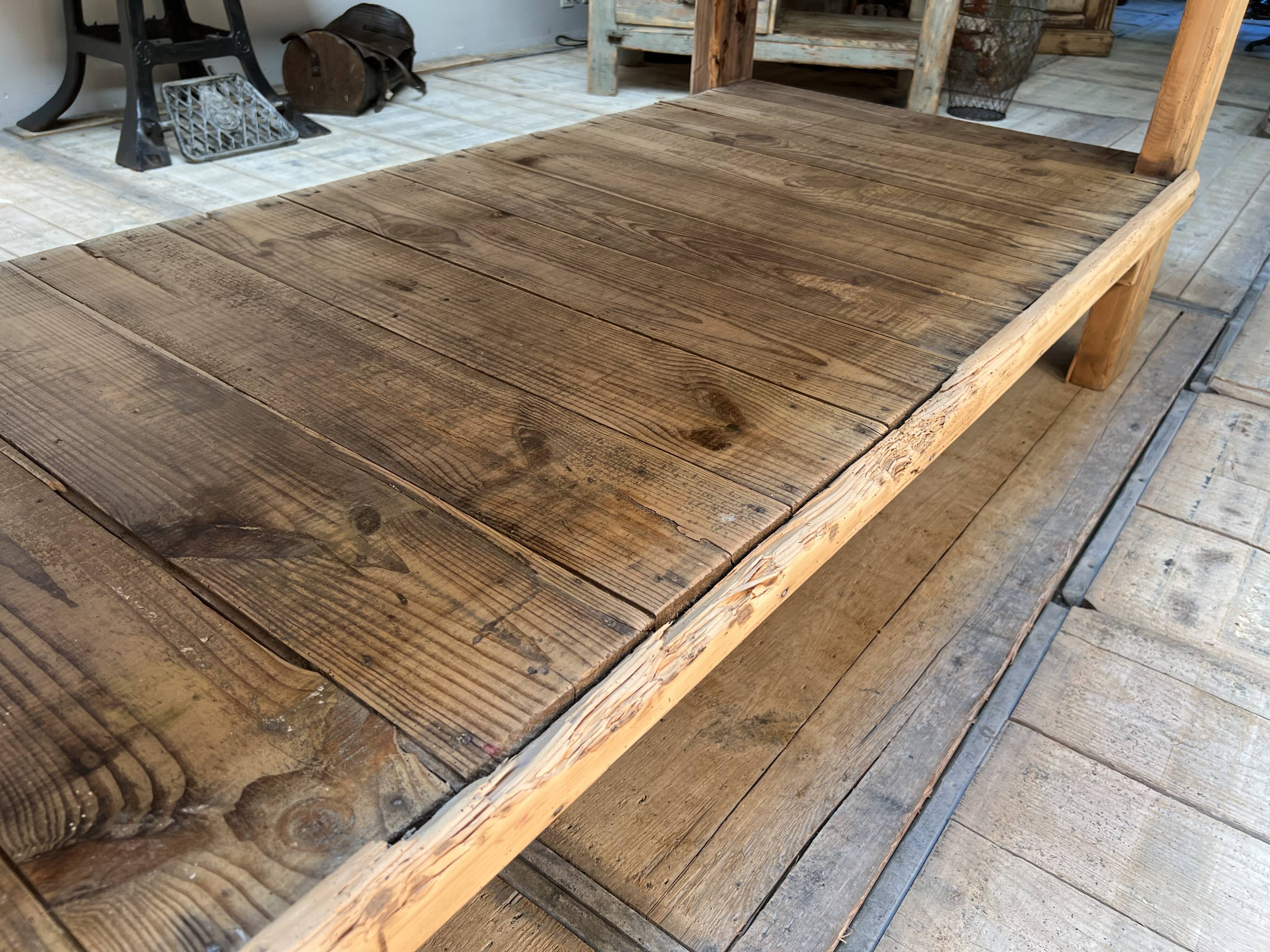 Ilot central en bois brut