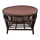 Colonial coffee table made of rattan and wicker.