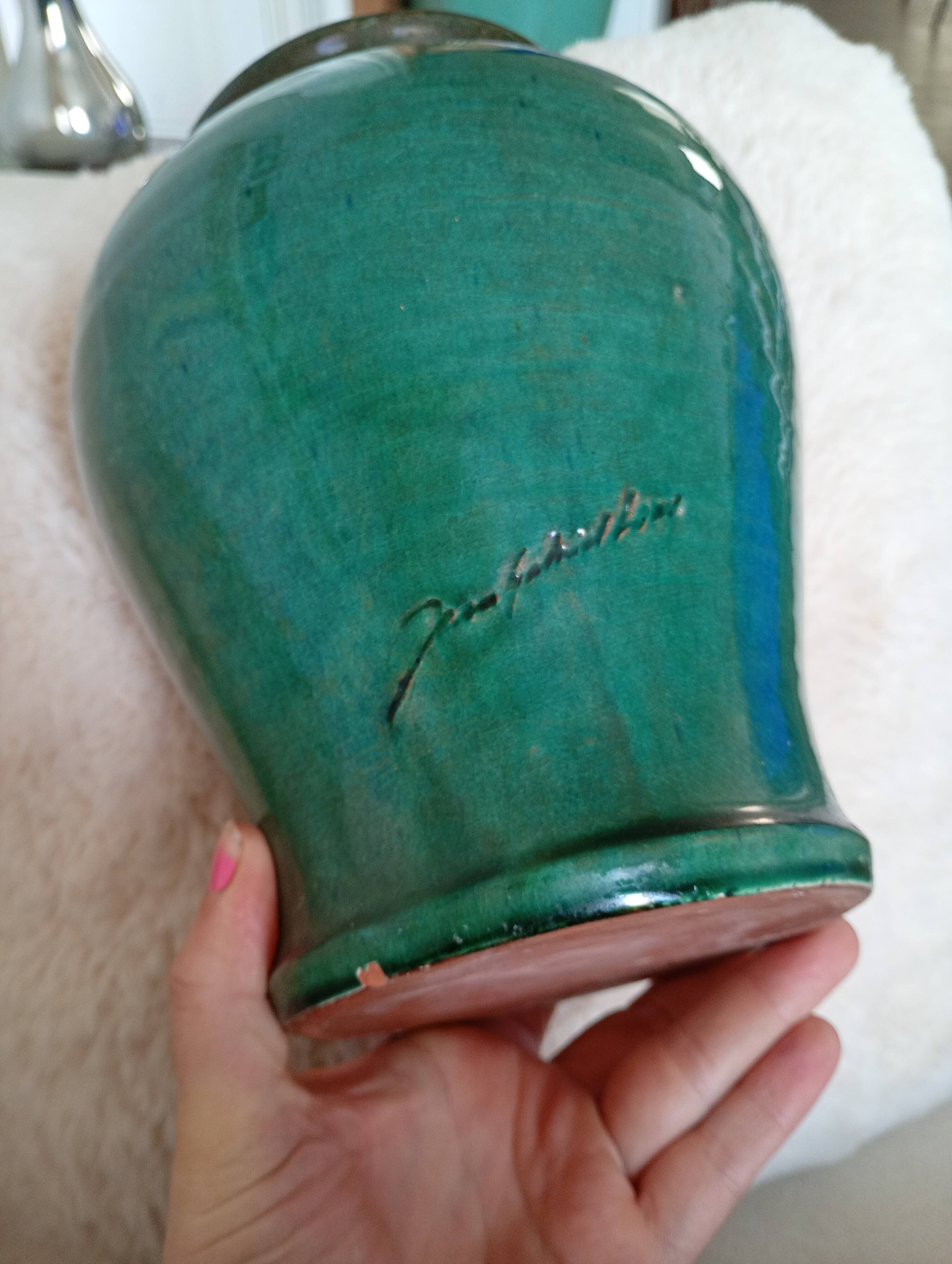 Vase en terre émaillée verte