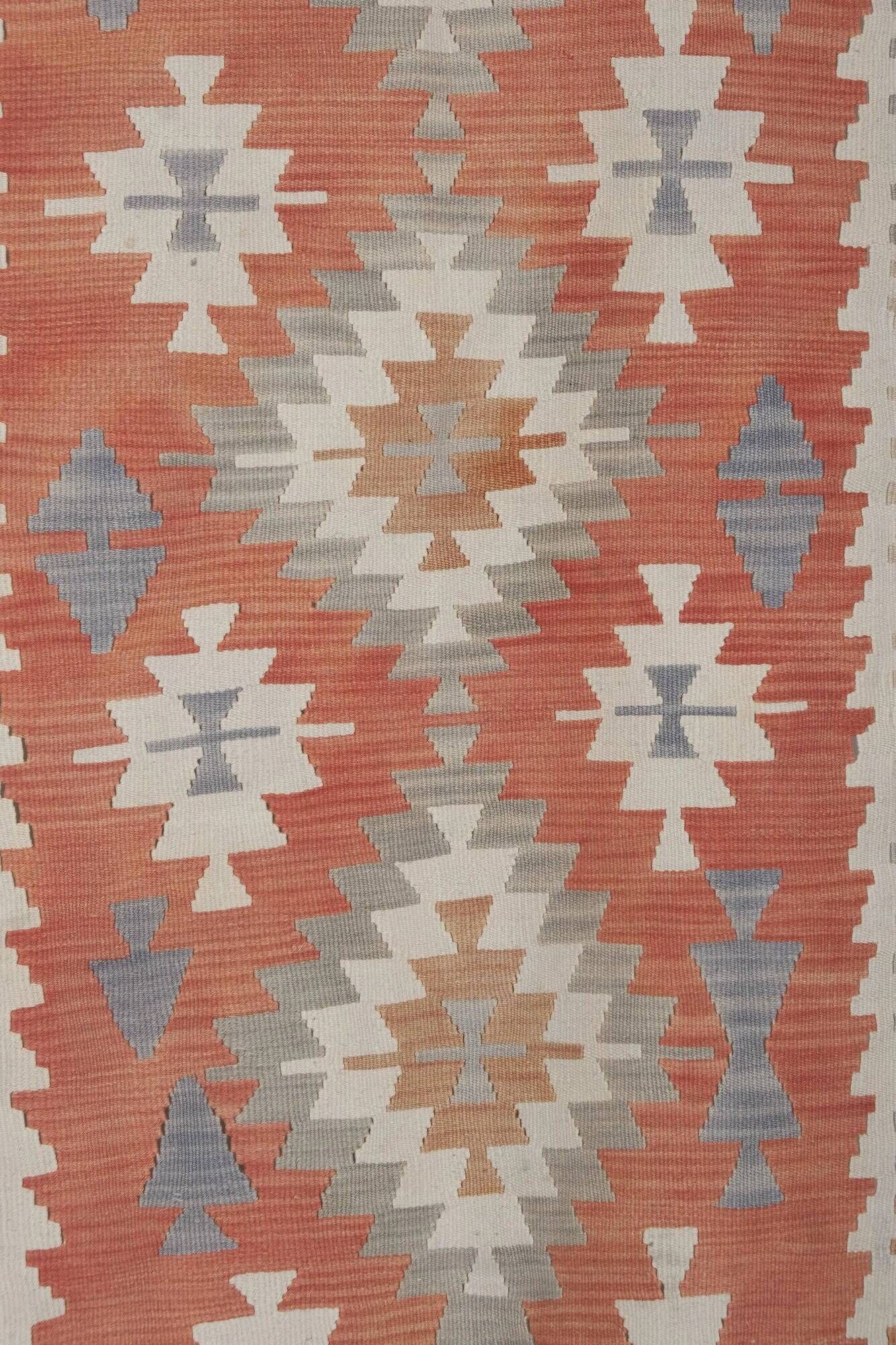 Vintage Turkish kilim, handwoven, 105x171 cm.