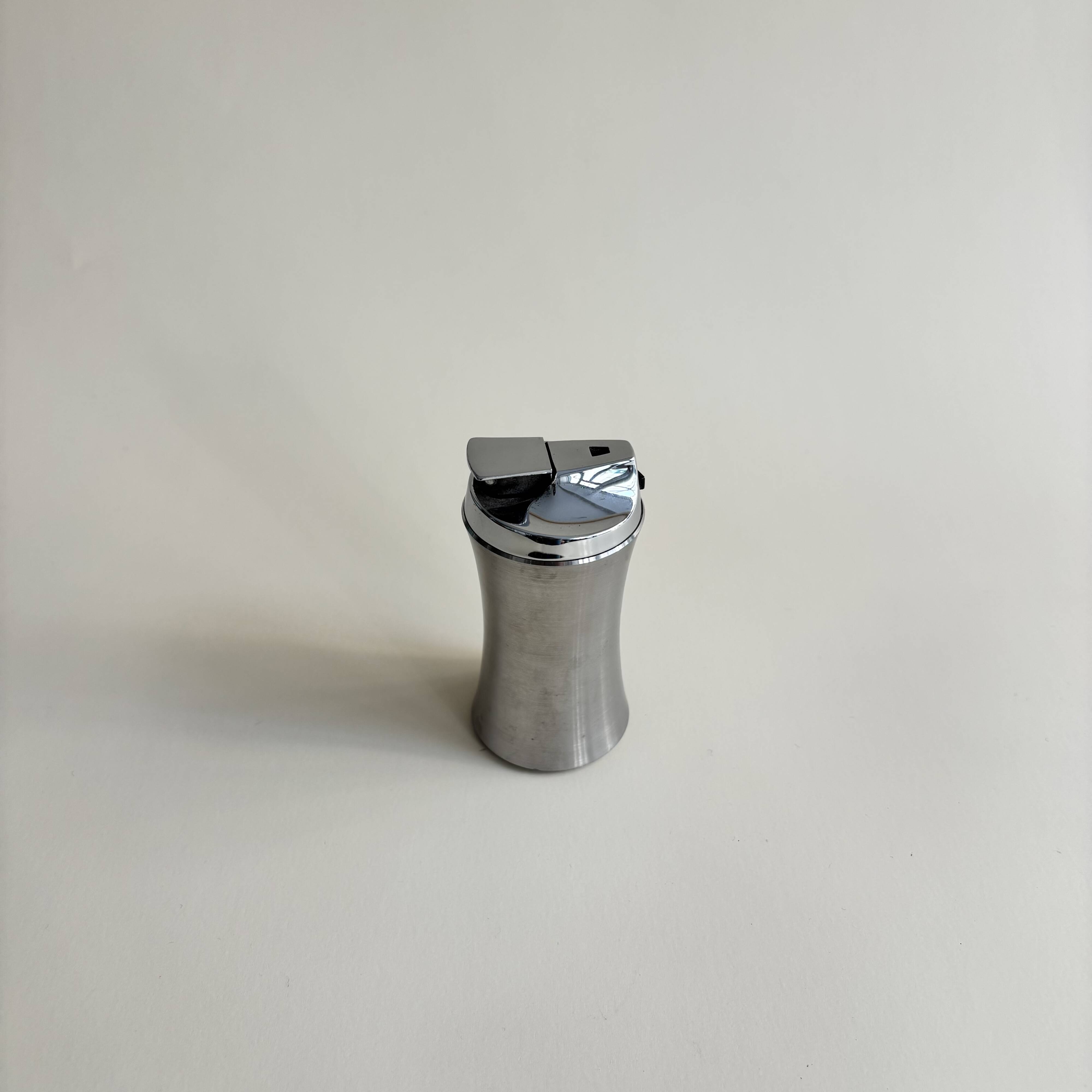Briquet de table en métal