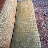 Banquette - Canapé époque Restaurarion en velours de gêne jaune 1830