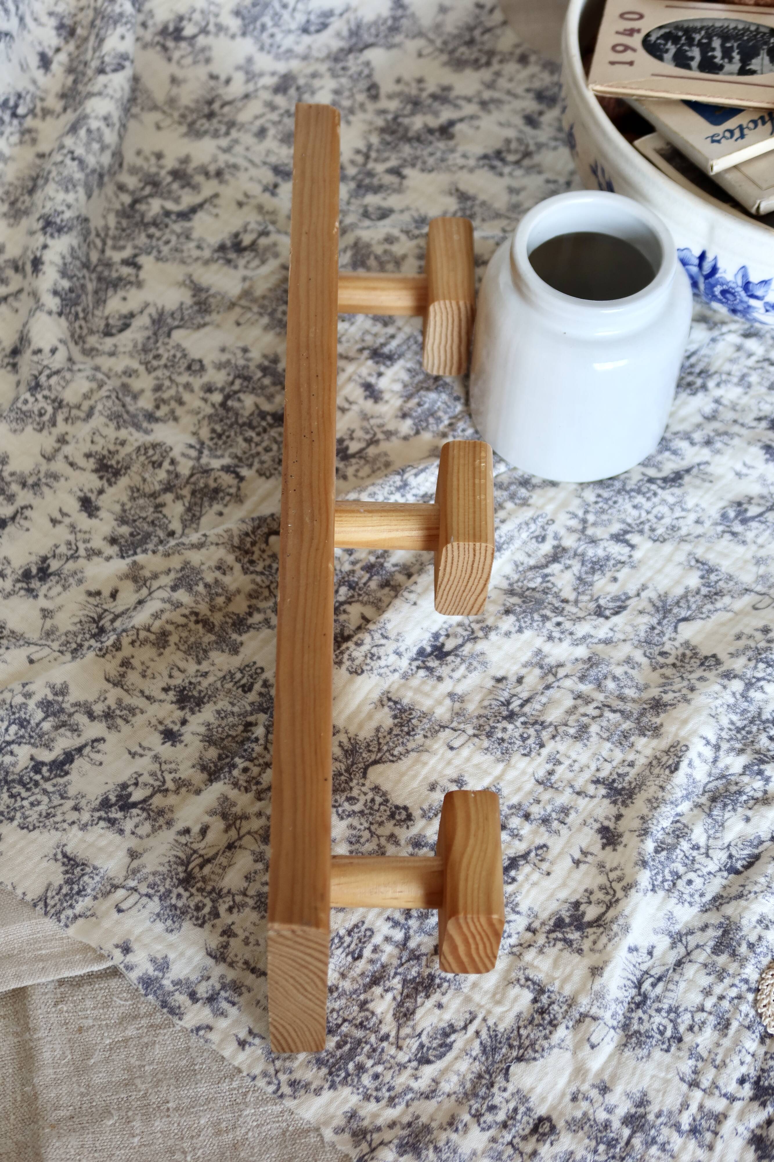 Vintage Scandinavian wall-mounted coat rack in pine - 3 square hooks