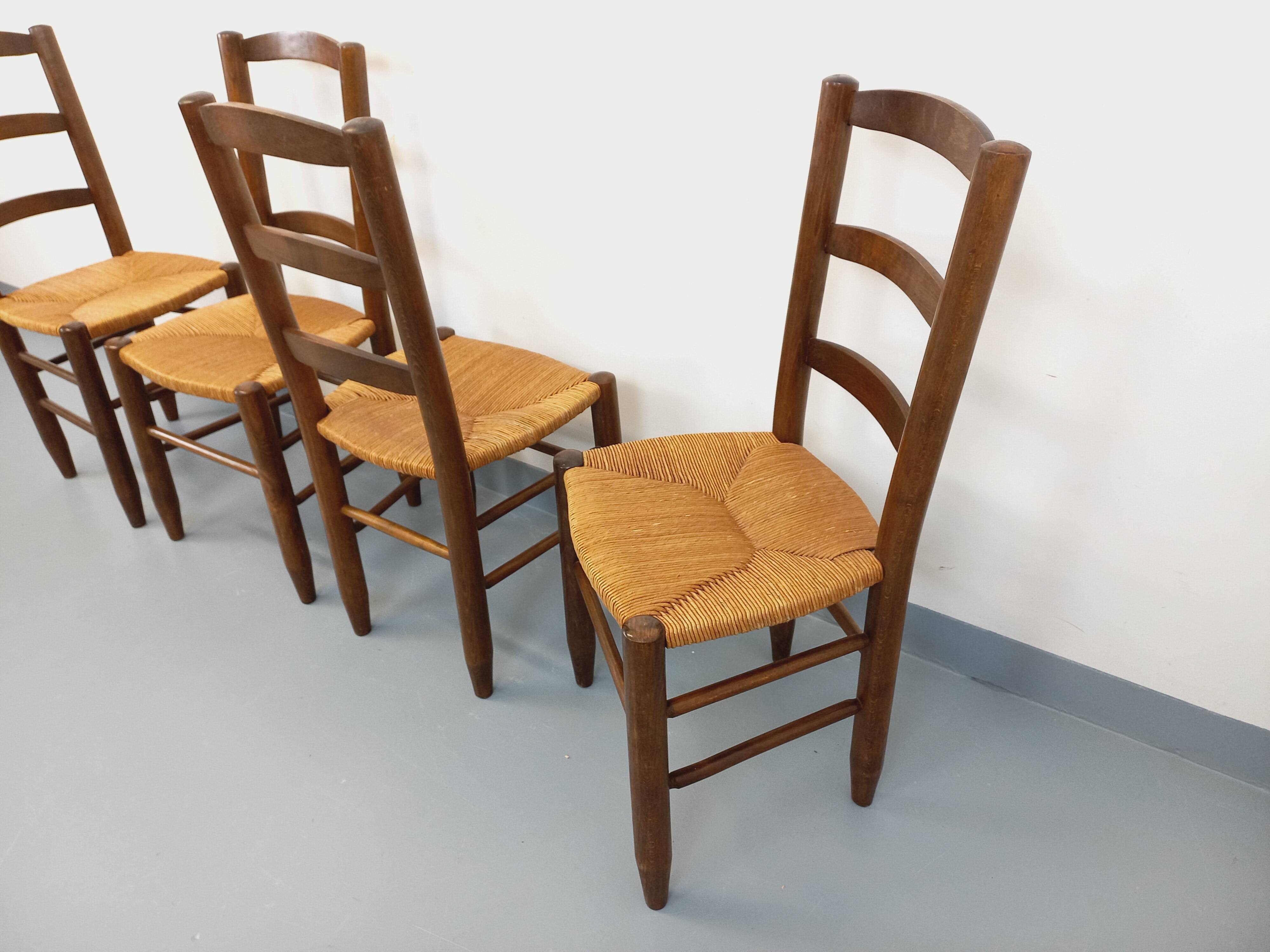 Set of 4 vintage brutalist chairs in wood and straw from the 1960s.