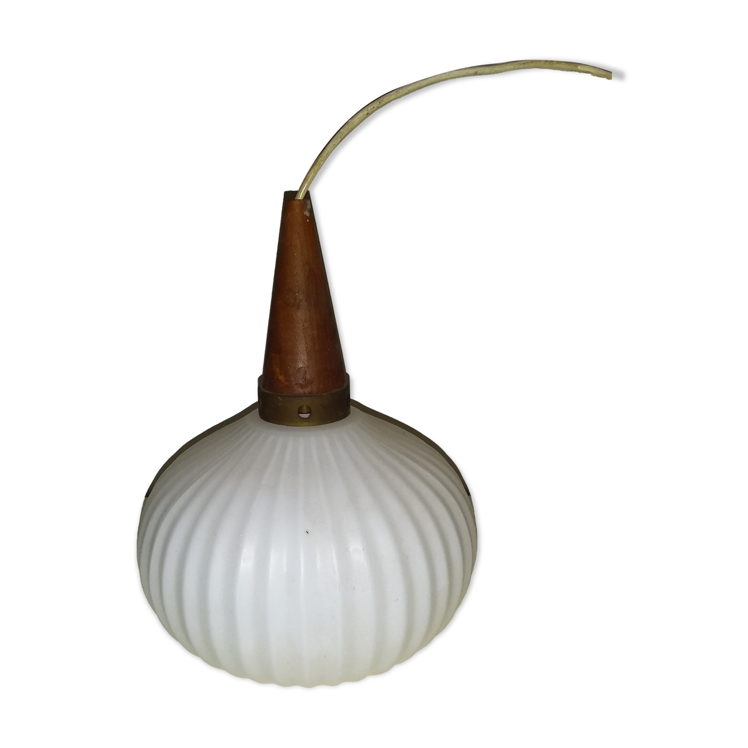 Opaline suspension and wood, Scandinavian style