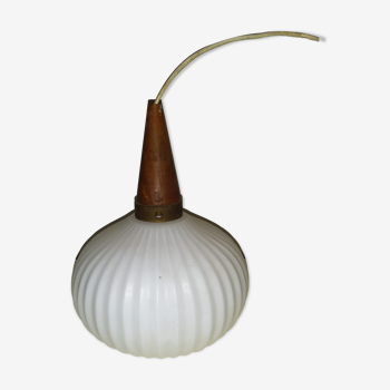 Opaline suspension and wood, Scandinavian style