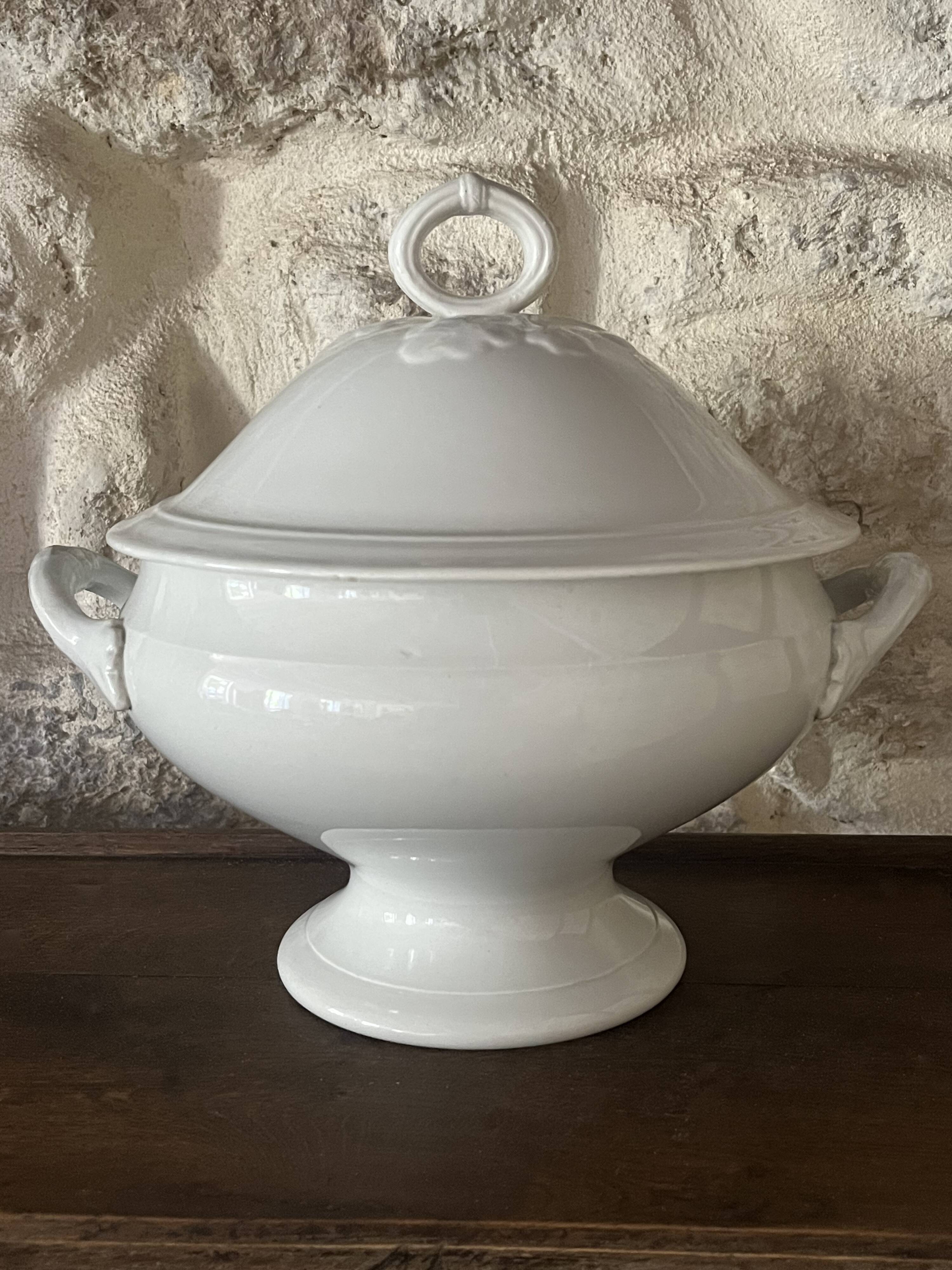 White porcelain soup tureen - Moulin des Loups