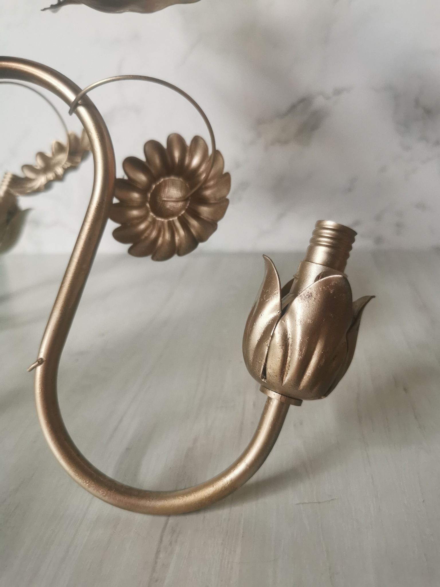 Wall lamp golden metal flowers