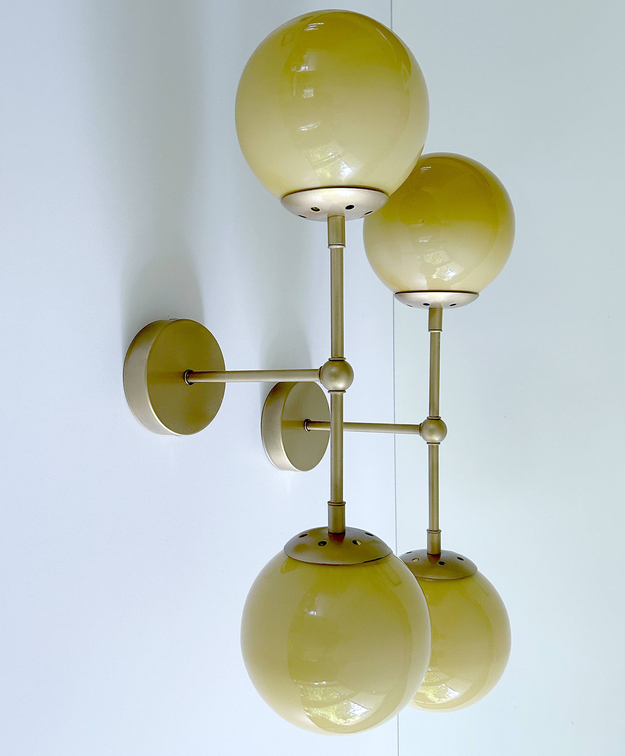 Paire de grandes appliques Art Déco en verre