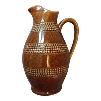 Shiny sandstone pitcher