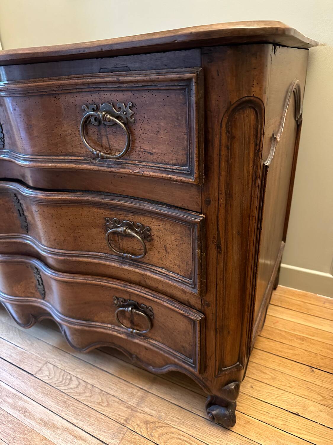 18th century walnut chest of drawers