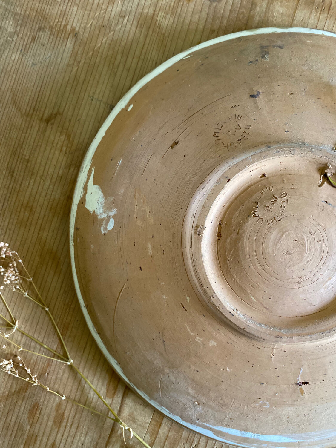 Assiette en terre cuite