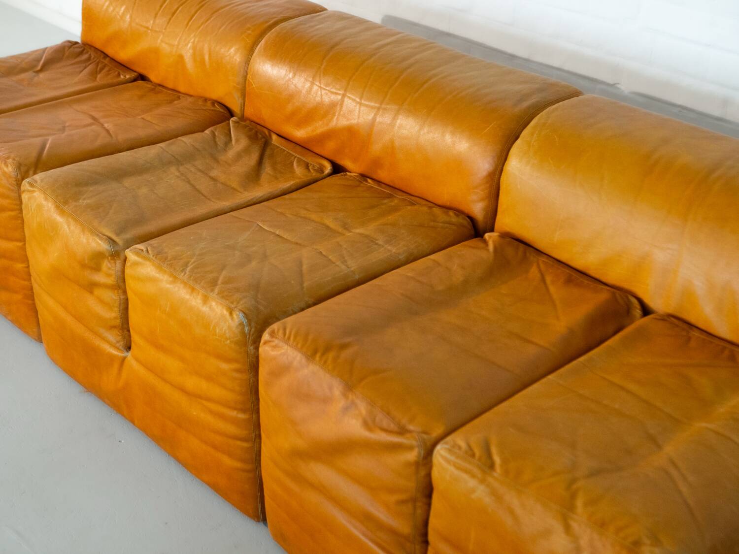 'Ipercubo 200' by Jonathan de Pas, D'Urbino, Lomazzi for Driade