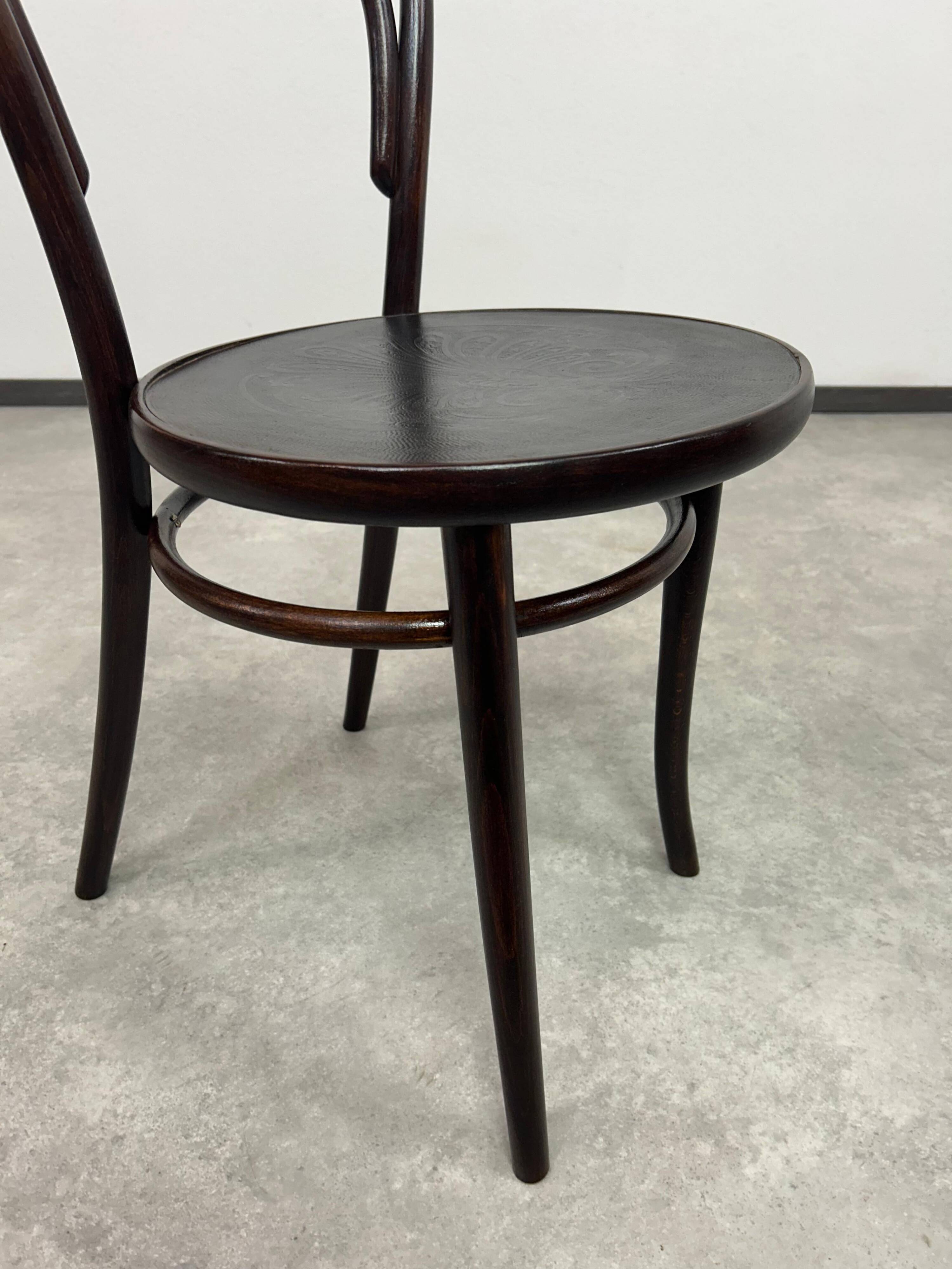 Curved wooden dining chairs no. 14 by Ton Bystřice pod Hostýnem