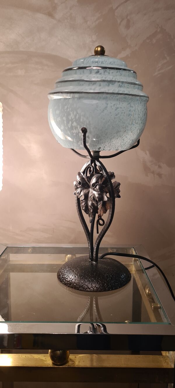 Lampe fer forgé  boule bleu en opaline clichy moucheté de blanc 35x14