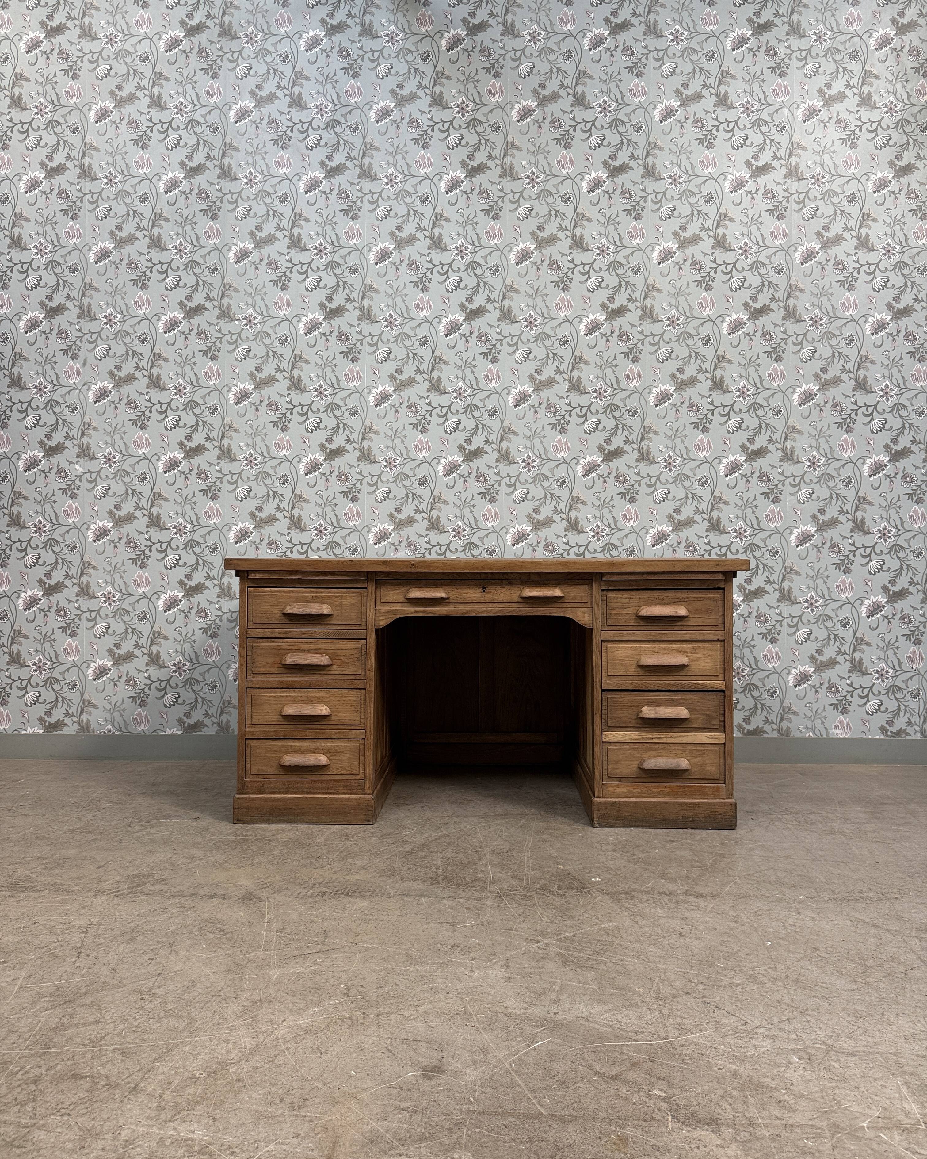 Bureau de ministre en chêne (rénové)