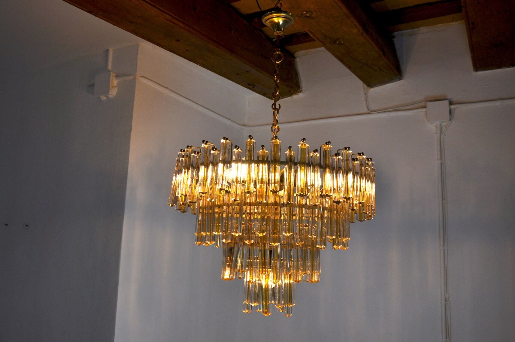 Paolo Venini two-tone chandelier, 4 levels, 1970, Italy