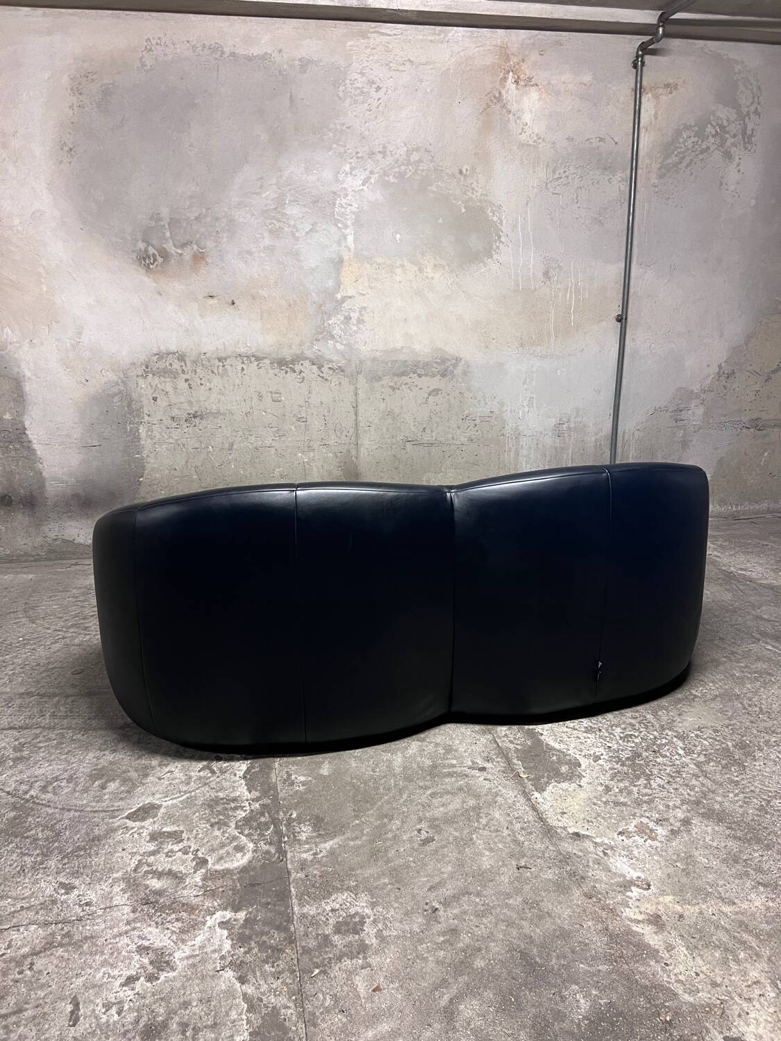 Pumpkin 2-seater sofa in black leather – Pierre Paulin for Ligne Roset,