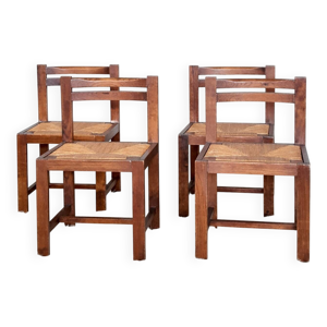 4 chaises paillées.