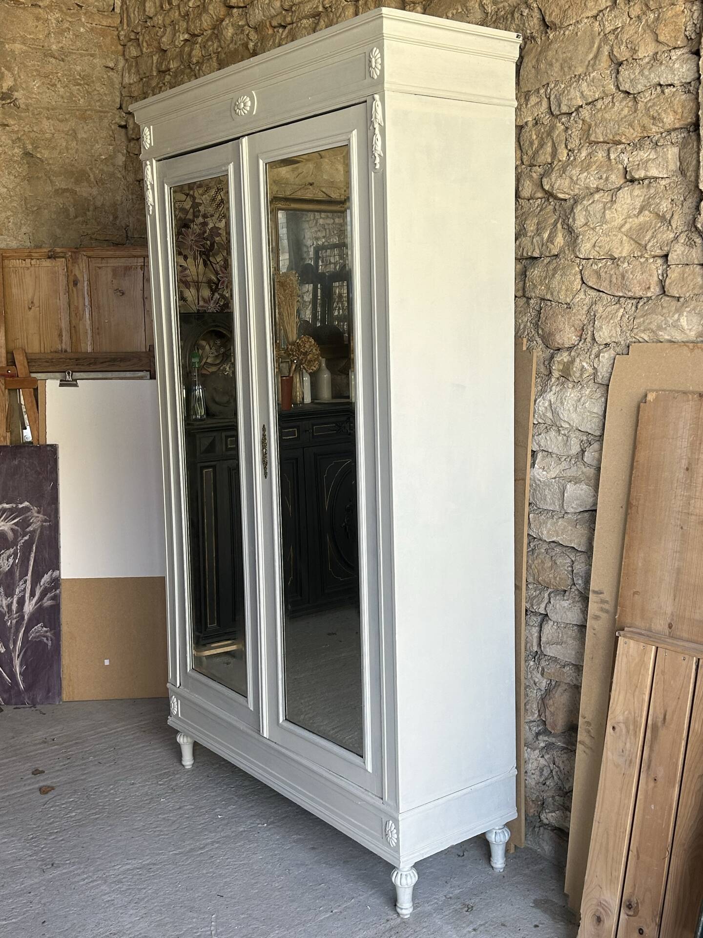 Armoire ancienne avec miroir